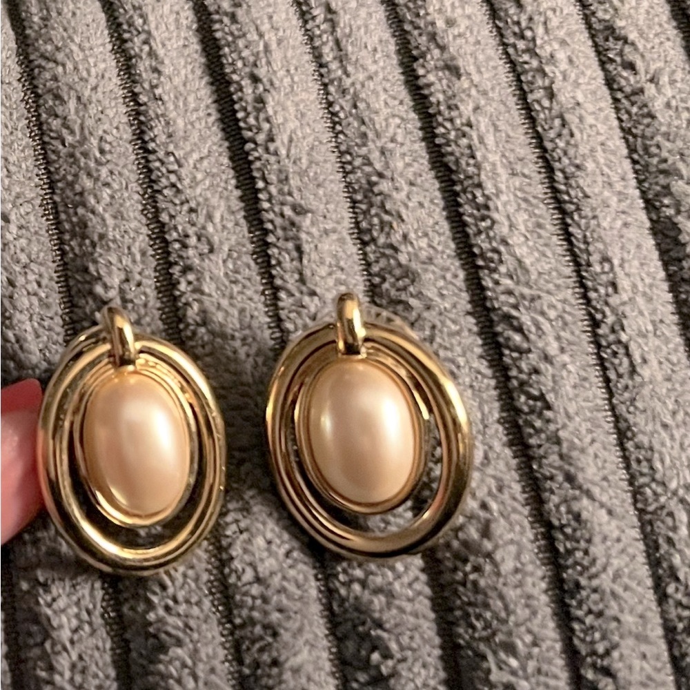 ❤️5 for $15Elegant Gold and Cream Earrings